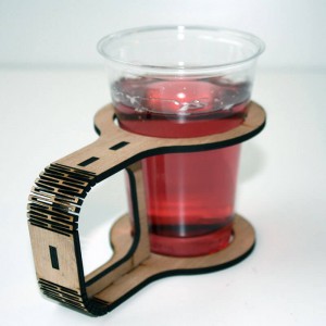 Corte por láser de portavasos en contrachapado con láser CO2.