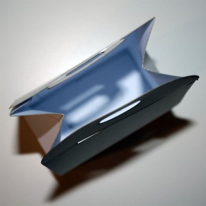 Cajas de cartón de corte láser con un láser de CO2.