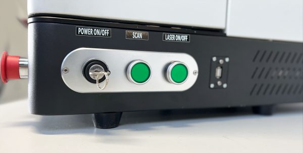 Máquina de grabado láser de fibra de sobremesa cerrada - Imagen 8