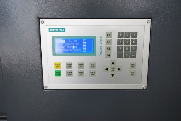 Controlador de altura de cortador de fibra de metal