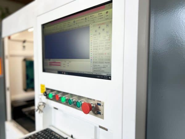 Primer de la computadora incorporada del cortador del laser del metal de la fibra MQ FC6060