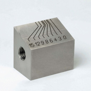 Grabado láser de metal con fibra láser