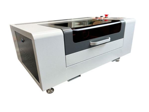 Máquina láser Hobby segura y compacta para grabado láser.